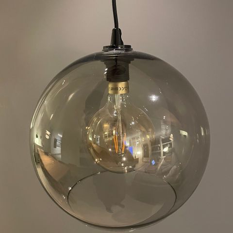 IKEA taklampe (Jakobsbyn med lampeoppheng og pære)