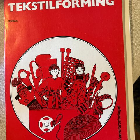 TEKSTILFORMING - UNIVERSITETSFORLAGET 1984 - SOM NY MØNSTERBOK