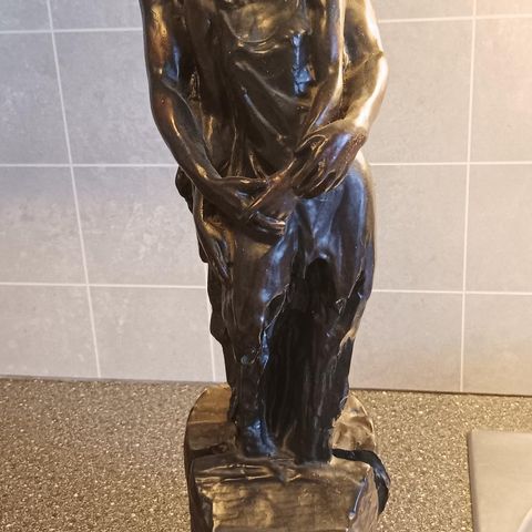 2 nydelige statuer