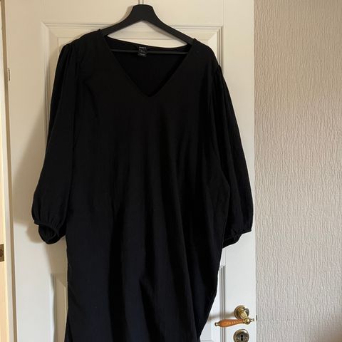 Pen svart kjole