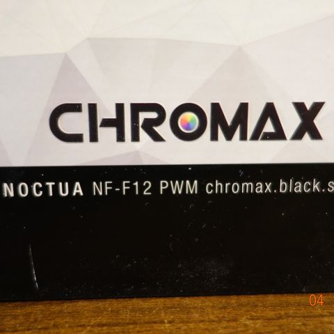 Noctua NF-F12 PWM Chromax Black Swap 120mm vifte.