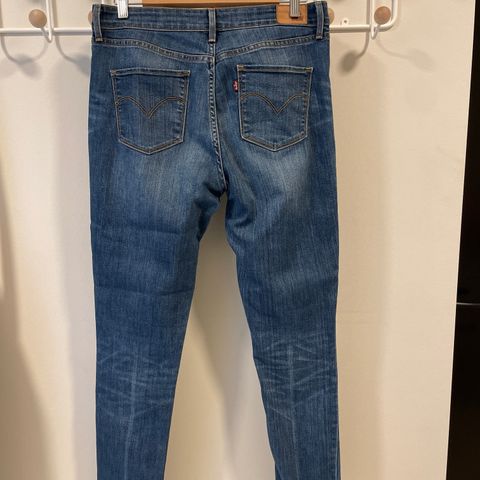 Levis High rise skinny str 31/34