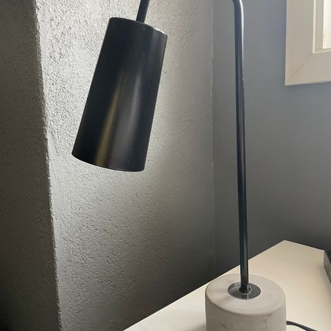 Sort bordlampe