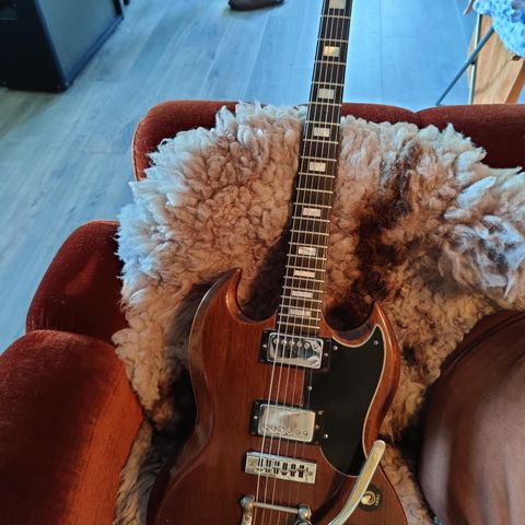 1973 Gibson SG Bigsby vurderes solgt