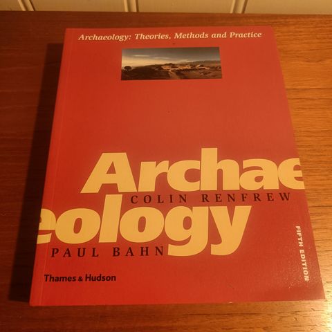 Mye arkeologisk litteratur. 500 kr samlet.