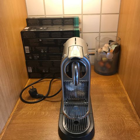 Nespresso Kaffemaskin + kapsler