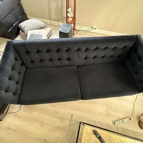 Marineblå velour sofa selges