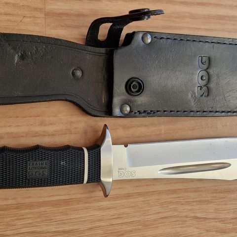 Ubrukte Veldig fin 
SOG Creed Bowie-kniv