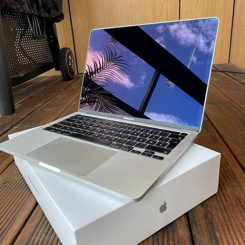 STRØKEN MACBOOK PRO TB 2020 - 13” i5/8 GB RAM/256 GB