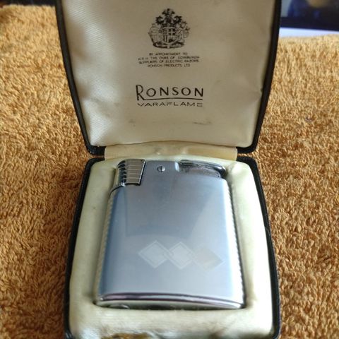 Ronson Varaflame vintage lighter