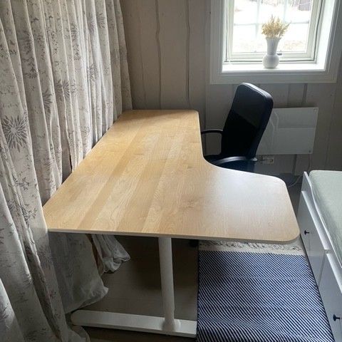 IKEA - Bekant (hjørne)skrivebord