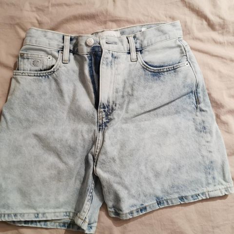 Jeansshorts, str 29. Denim light.