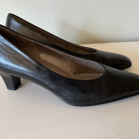 Gabor skinnsko pumps svart str 4 (37). Hælhøyde 5 cm. Er som nye.