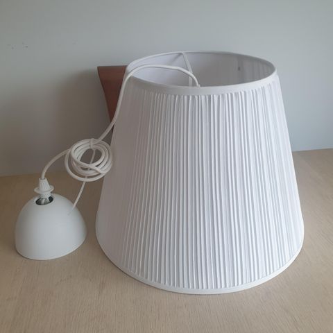 Lampe med stor skjerm