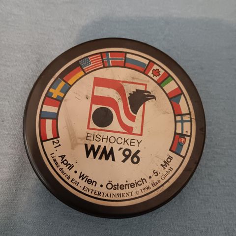 Ishockeypuck fra WM 96 Wien, selges til høystbydende!