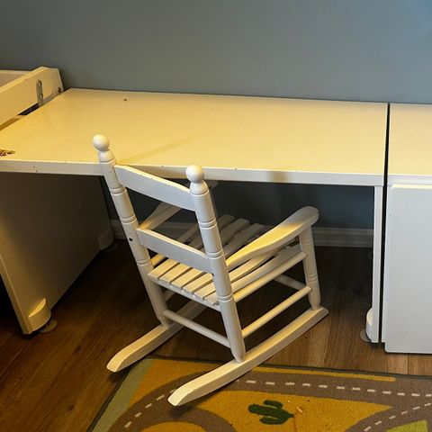 Oppbevaringsmøbel/benk fra Ikea til barnerommet