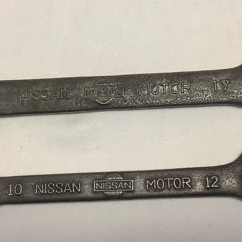 2 stk solide, vintage Nissan Motor fastnøkler. 14/17 og 10/12