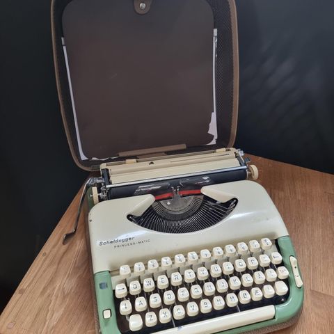Scheidegger Princess-Matic typewriter