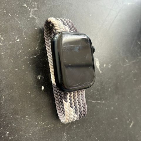 Apple Watch 7, 45mm, svart