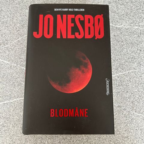 «Blodmåne» av Jo Nesbø