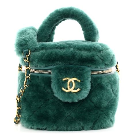 Chanel Vanity Case Bag i Shearling Lambskin  Quilted Gold Hardware