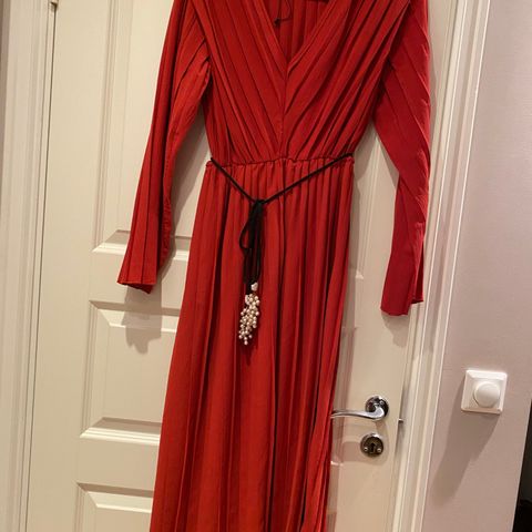 Rød kjole til 17. mai ny prus
