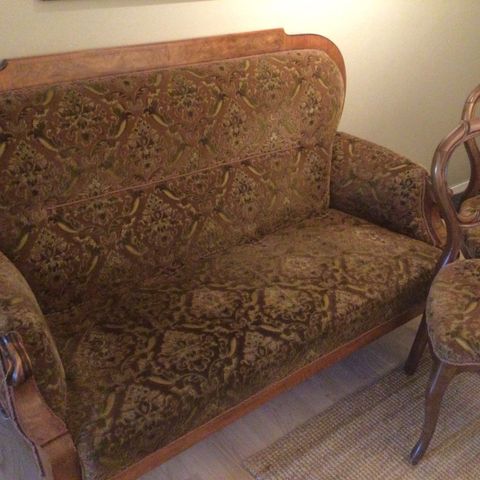 Antikk sofa og to stoler