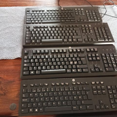Tastaturet HP fungerer  4 stykk 130 kr for alt
