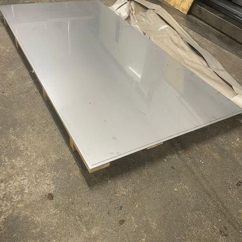 Plater i Rustfritt stål, aluminium, vanlig stål 125cm x 250cm 1,5mm tykk