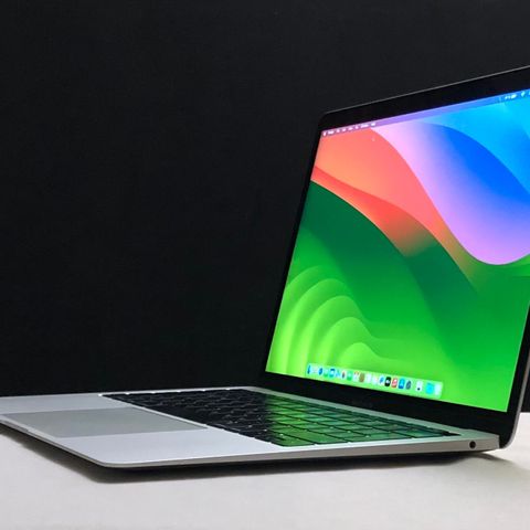 Elegant MacBook Air 13’’ 2018, fremstår som ny