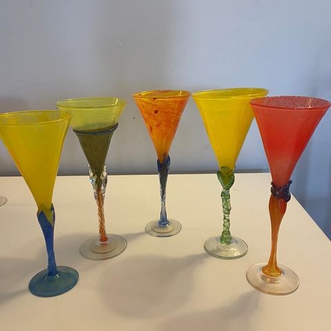 Håndlagde kunstglass