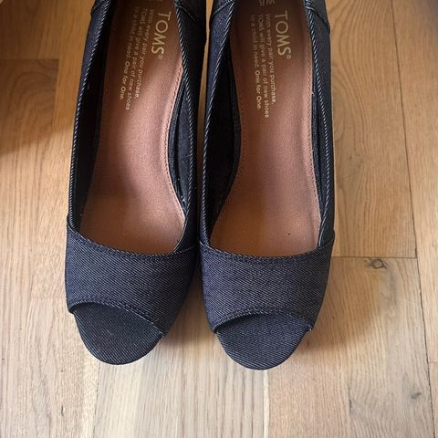 Tom’s kilehæl pumps 38