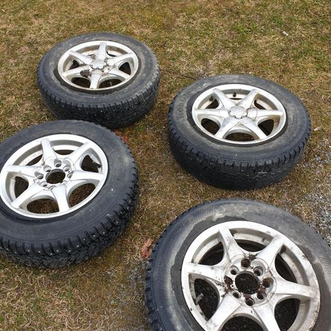 14" felger 4x100  4x108 bud på 600kr vurderes ut kvelden.