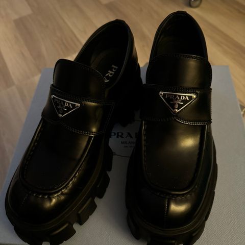 Prada Brushed Leather Monolith loafers str 40