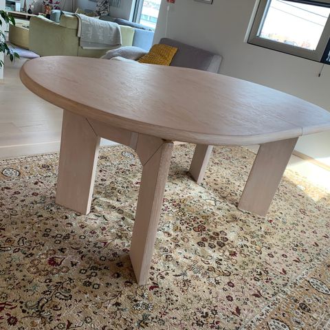 Spisebord (runde kanter) - Hvitlakkert, Eik - Skovby