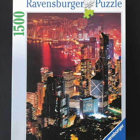 'Hong Kong by night' av Ravensburger