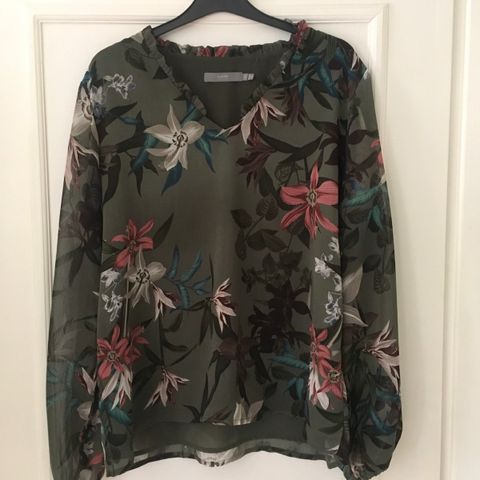 Topp/Bluse i nydelig grønnfarge - str 40
