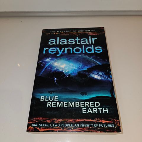Blue Remembered Earth. Alastair Reynolds
