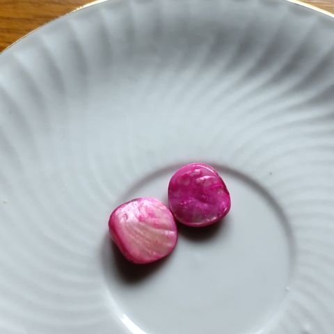 2 rosa perler i perlemor