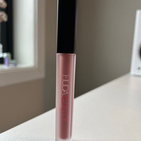 Huda Beauty Queen of Sheba liquid lipstick