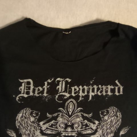 Def Leppard  band tee