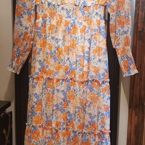 Ny lang floyd kjole str small /Medium oransje og blå farge