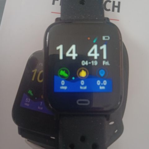 Nesten ny smart watch m Bluetooth og app