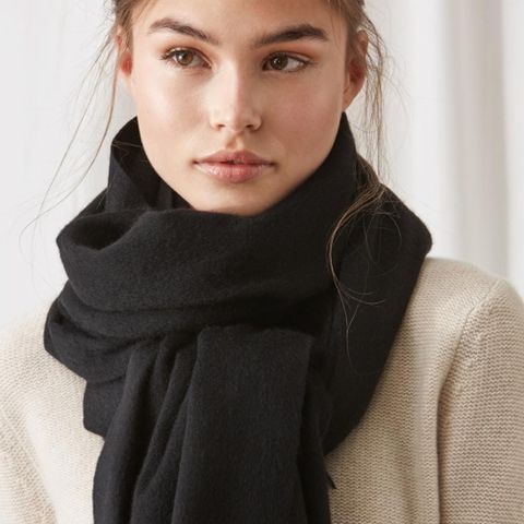 Soft Goat woven scarf, svart