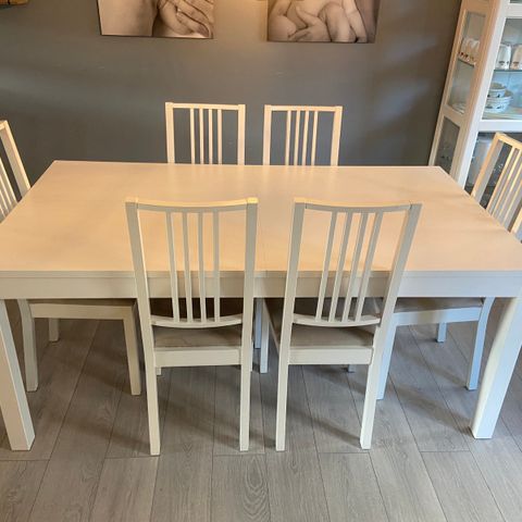 IKEA spisebord med 6 stoler