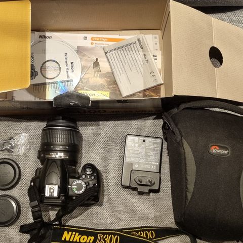 Nikon D3100 og diverse tilbehør