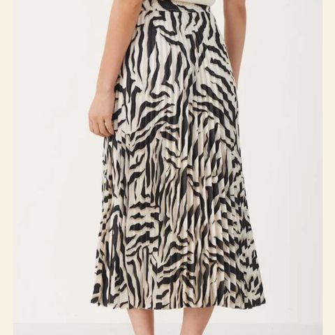 Part Two Veneda Skirt Zebra Print

Zebra printed Part Two skirt.