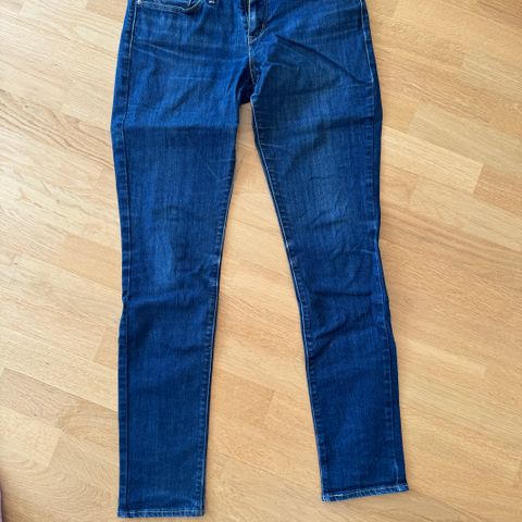 Levis Demi curve skinny