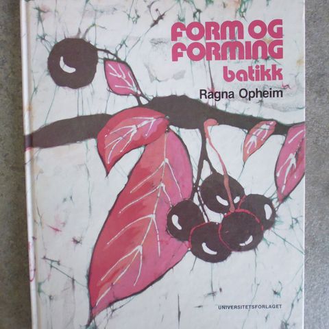 Form og Forming. - Ragna Opheim: Batikk.