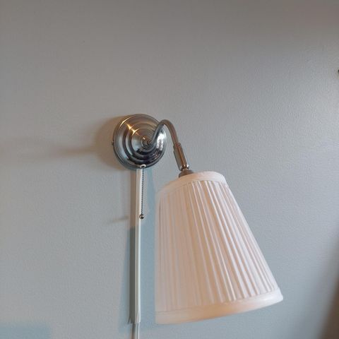 2 stk IKEA Årstid vegglamper/nattbordslamper